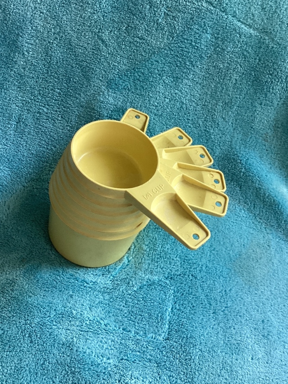 VINTAGE TUPPERWARE GRADED CUP MEASURE SET